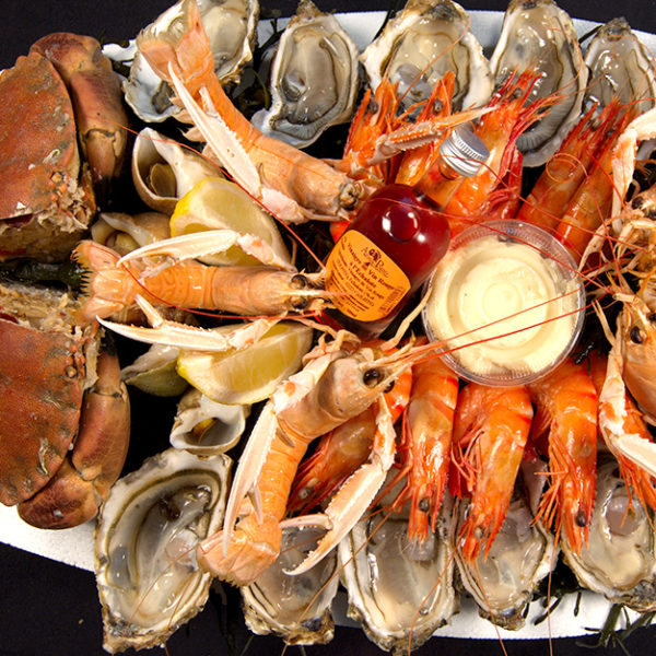 Plateau de fuits de mer le Madeloc avec des tourteaux