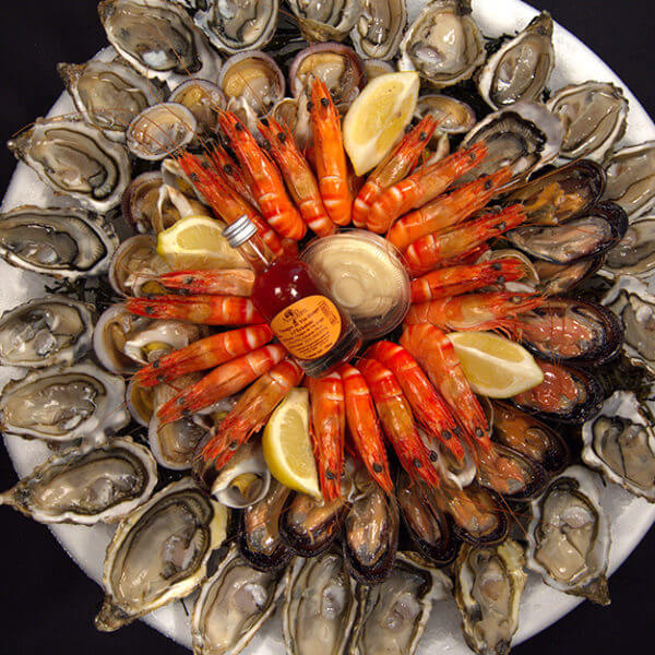 Plateau de fruits de mer "Le Marin" avec des coquillages et crustacés pour 4 personnes