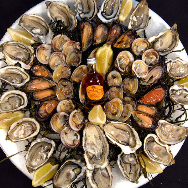 "Le Tout Cru" plateau de fruits de mer pour 4 personnes composé d'huîtres et de coquillages